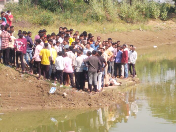 तालाब में तैरती लाश